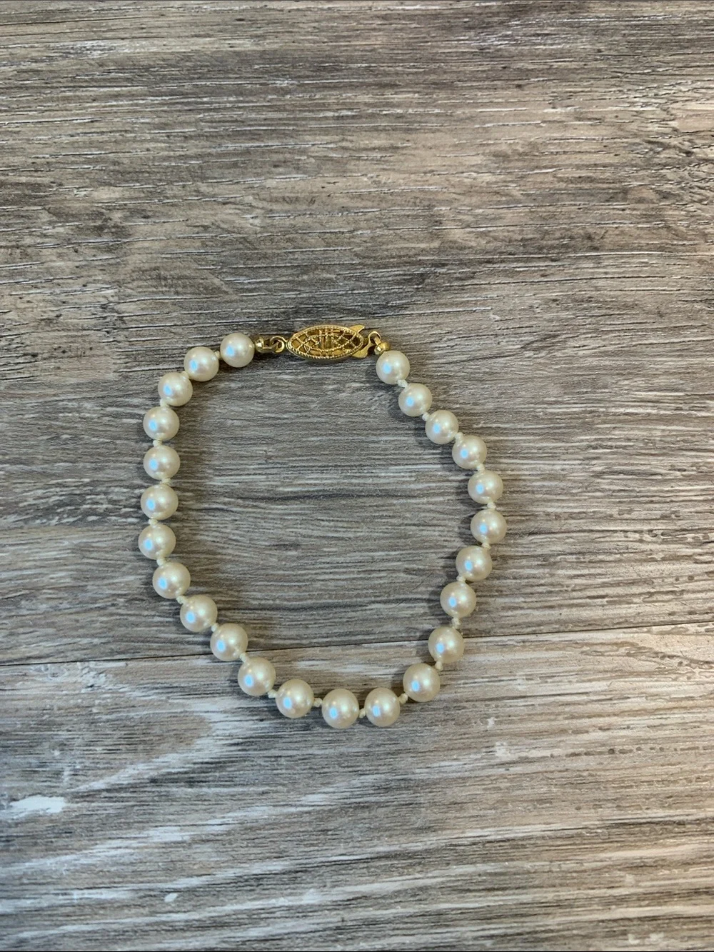 Classic Faux Pearl Bead Bracelet with Gold Clasp - White
